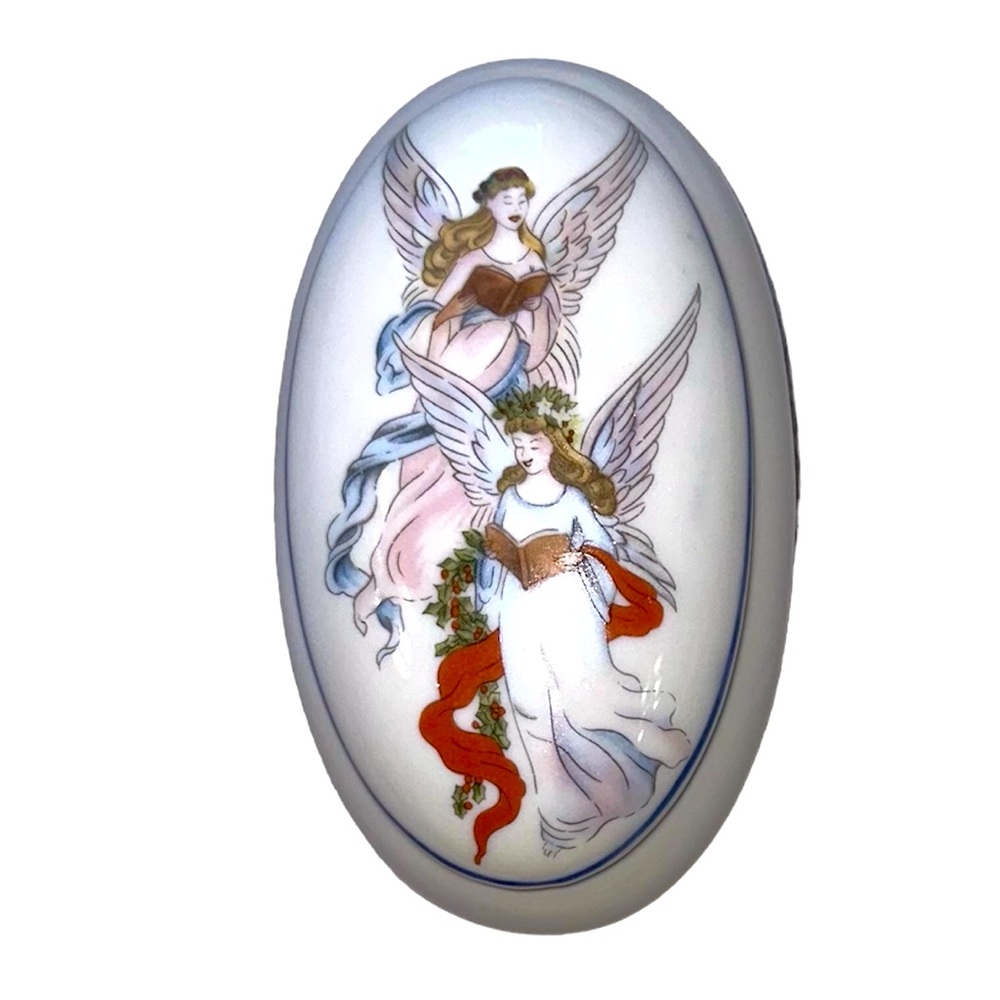 Oval white ceramic angel trinket box, 5“ x 3“ x 2“